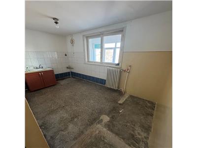 Vanzare Apartament 3 Camere Semidecomandat Berceni-Nitu Vasile