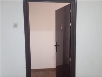 Vanzare Apartament 4 Camere Semidecomandat Piata Sudului-Tulnici