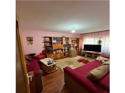 Vanzare Apartament 3 camere Decomandat Berceni - Almasu Mare